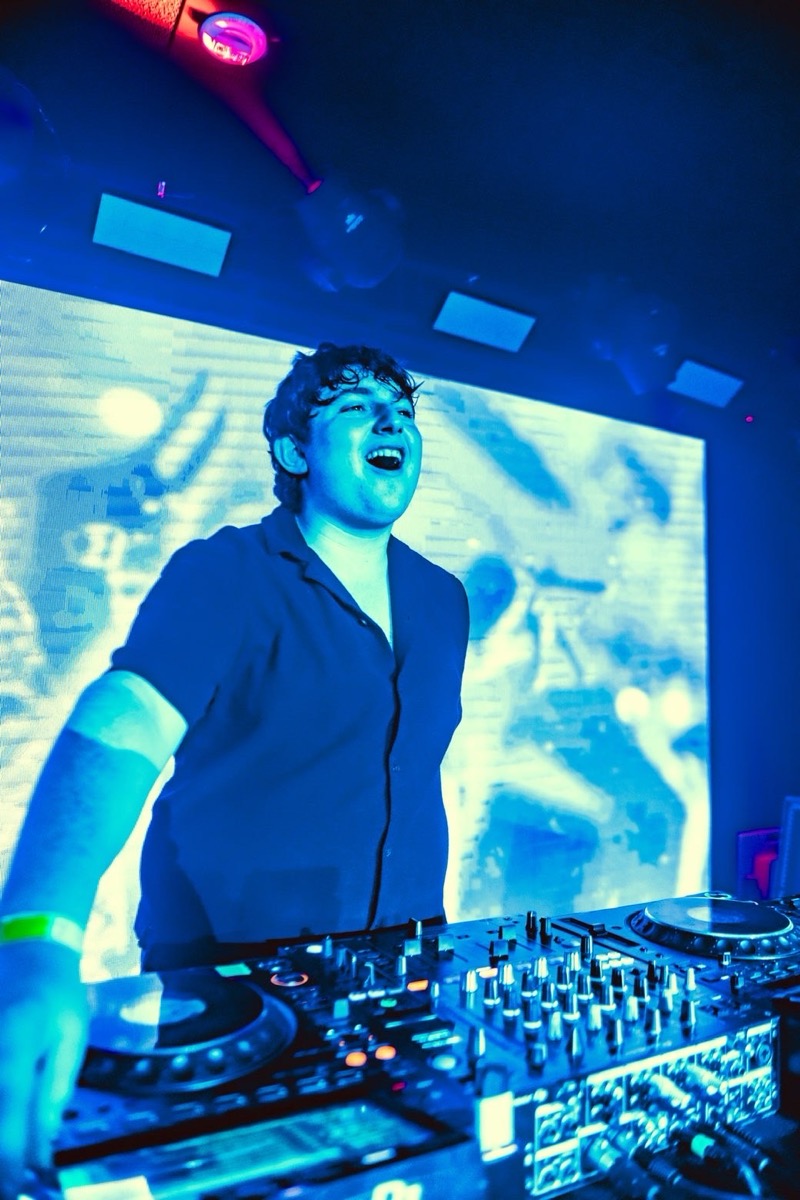 DJ Jackson aux platines